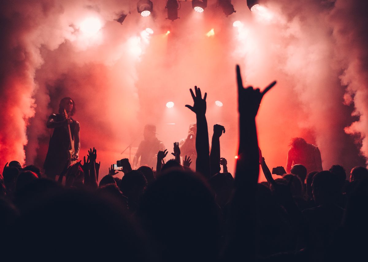 Madridbet lüks neon gece kulübü atmosferinde VIP bahis deneyimi